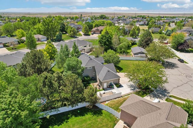 238 KAY CIR, Kaysville, UT 84037