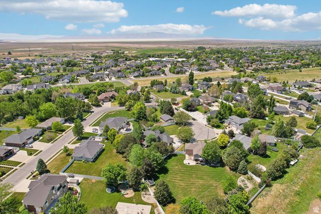 238 KAY CIR, Kaysville, UT 84037