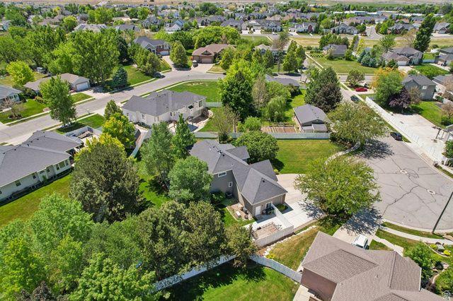 238 KAY CIR, Kaysville, UT 84037