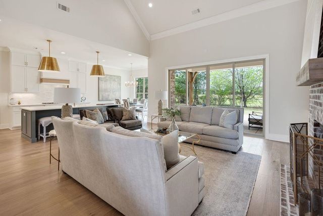 597 CEDAR SHADOWS CIR W, Collierville, TN 38017