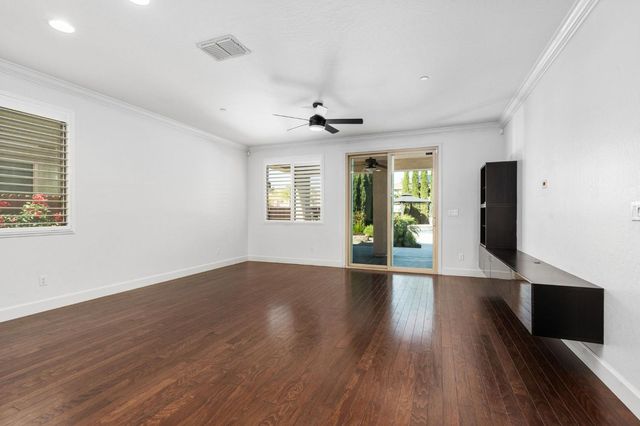 2868 Graybark Avenue, Clovis, CA 93619