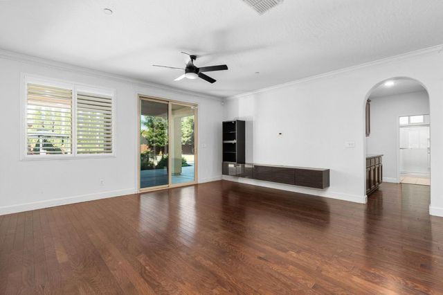 2868 Graybark Avenue, Clovis, CA 93619