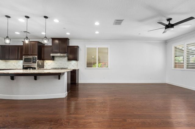 2868 Graybark Avenue, Clovis, CA 93619
