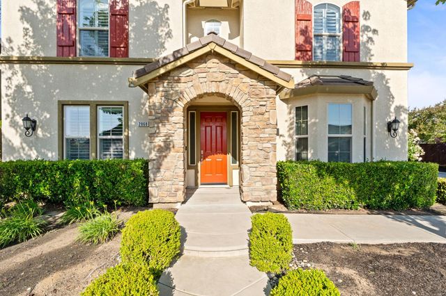 2868 Graybark Avenue, Clovis, CA 93619