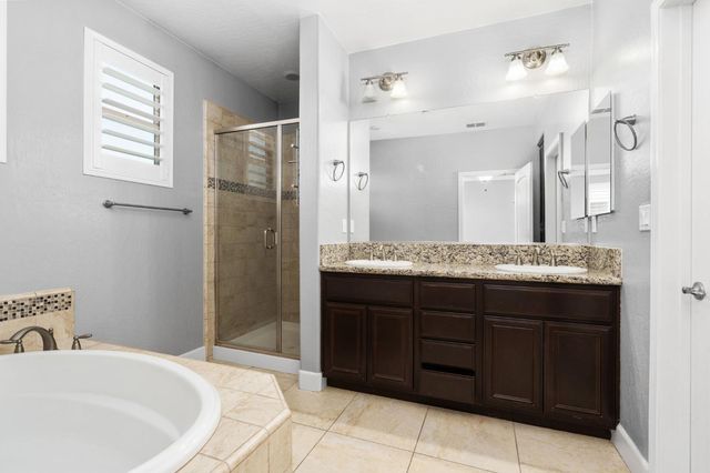 2868 Graybark Avenue, Clovis, CA 93619