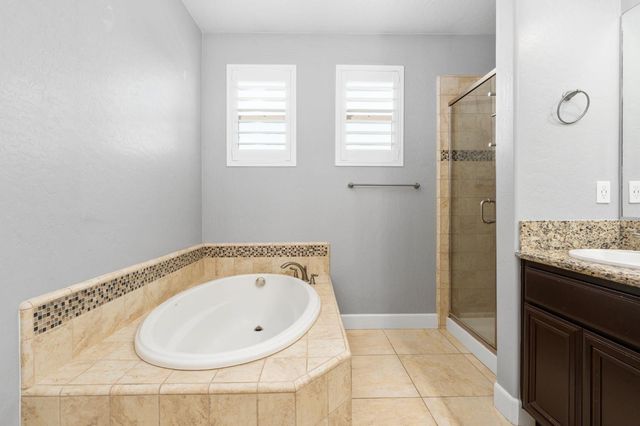 2868 Graybark Avenue, Clovis, CA 93619
