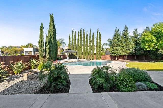 2868 Graybark Avenue, Clovis, CA 93619