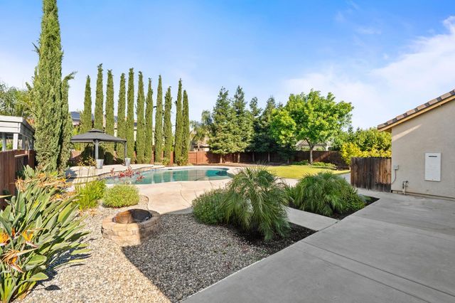 2868 Graybark Avenue, Clovis, CA 93619