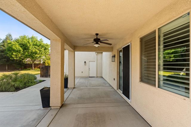 2868 Graybark Avenue, Clovis, CA 93619