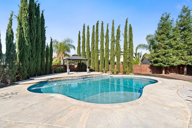 2868 Graybark Avenue, Clovis, CA 93619