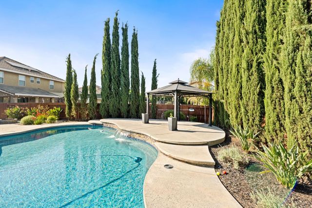 2868 Graybark Avenue, Clovis, CA 93619
