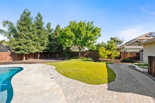 2868 Graybark Avenue, Clovis, CA 93619
