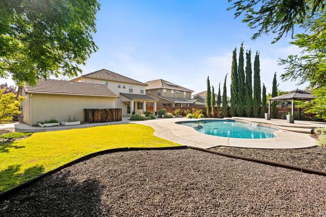 2868 Graybark Avenue, Clovis, CA 93619