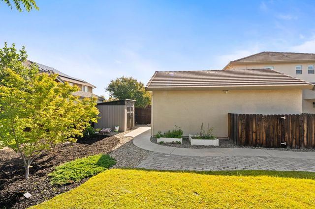 2868 Graybark Avenue, Clovis, CA 93619