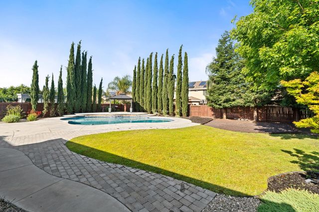 2868 Graybark Avenue, Clovis, CA 93619