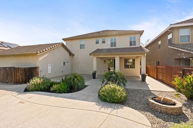 2868 Graybark Avenue, Clovis, CA 93619