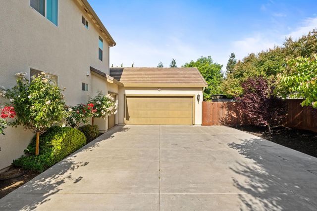 2868 Graybark Avenue, Clovis, CA 93619