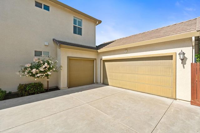 2868 Graybark Avenue, Clovis, CA 93619