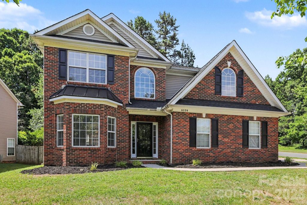 8539 Suttonview Drive, Charlotte, NC 28269