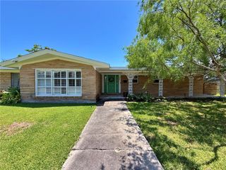 301 Bermuda Pl, Corpus Christi, TX 78411