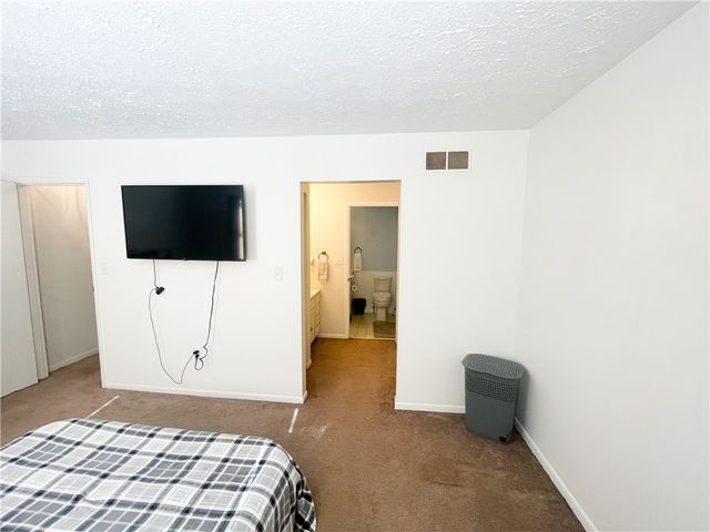 118 Forest Dr, Seven Fields Boro, PA 16046