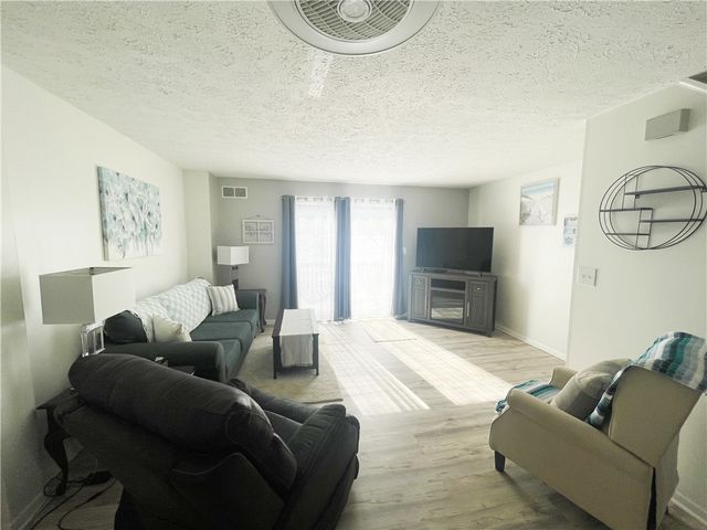 118 Forest Dr, Seven Fields Boro, PA 16046