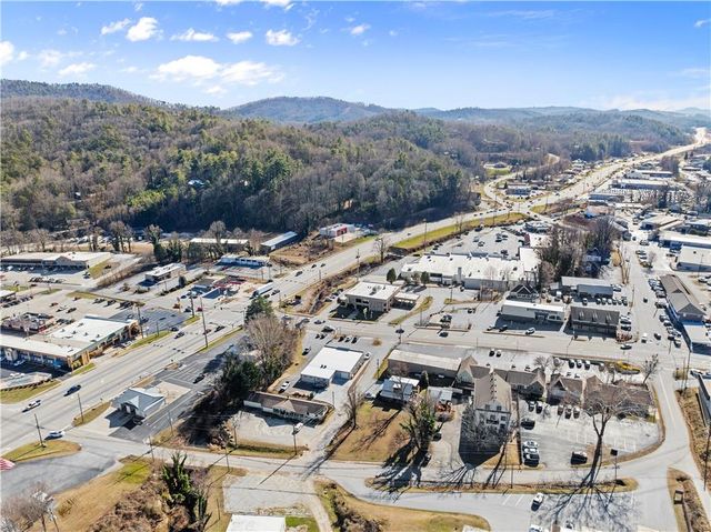 35 Cottonwood Street, Clayton, GA 30525