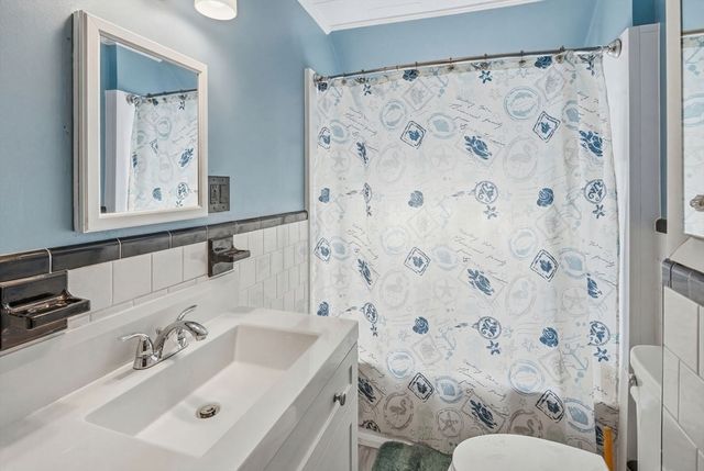 83 4th Ave, Woonsocket, RI 02895