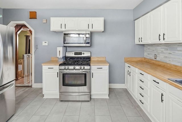 83 4th Ave, Woonsocket, RI 02895