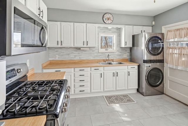 83 4th Ave, Woonsocket, RI 02895