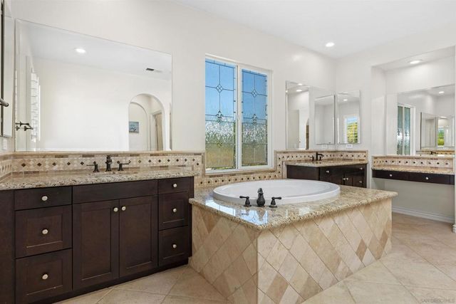 365 Charles Swisher Ct, Fallbrook, CA 92028