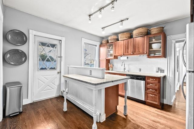 14-16 Cottage Pl 14, Newton, MA 02465