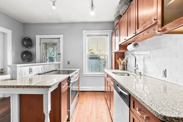 14-16 Cottage Pl 14, Newton, MA 02465