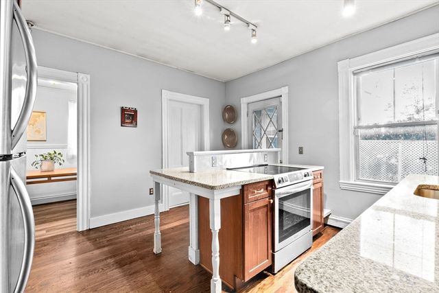 14-16 Cottage Pl 14, Newton, MA 02465