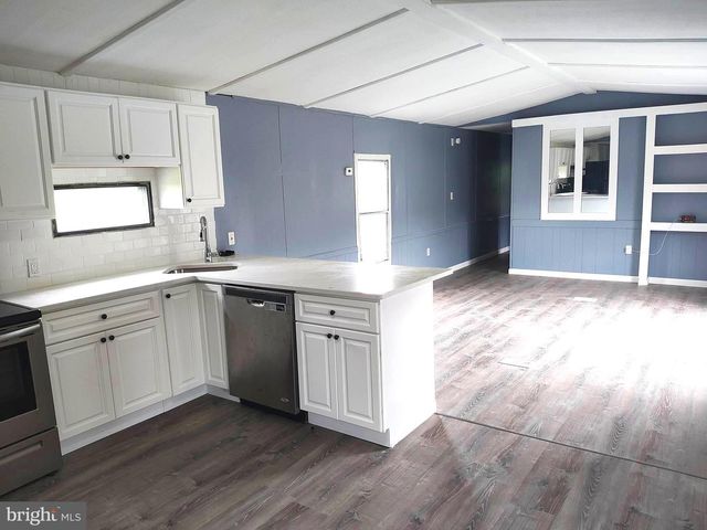 1021 ASPEN ST, Laurys Station, PA 18059