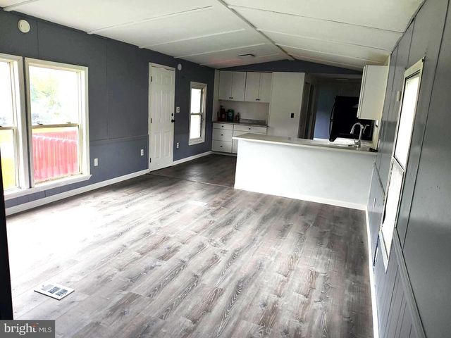 1021 ASPEN ST, Laurys Station, PA 18059