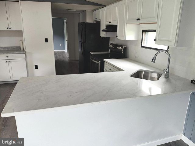 1021 ASPEN ST, Laurys Station, PA 18059