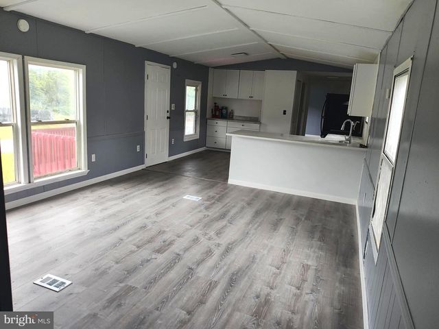 1021 ASPEN ST, Laurys Station, PA 18059