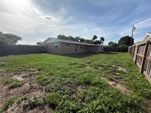 8201 120TH STREET, Seminole, FL 33772