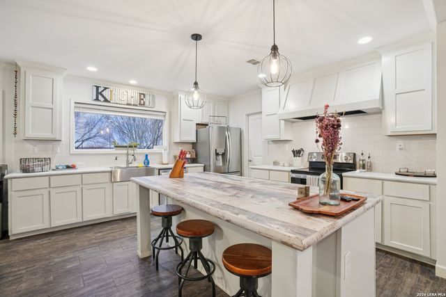 1170 Atascosa County Road 101, Floresville, TX 78114