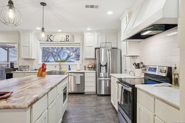 1170 Atascosa County Road 101, Floresville, TX 78114