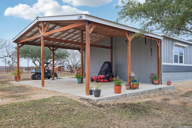 1170 Atascosa County Road 101, Floresville, TX 78114