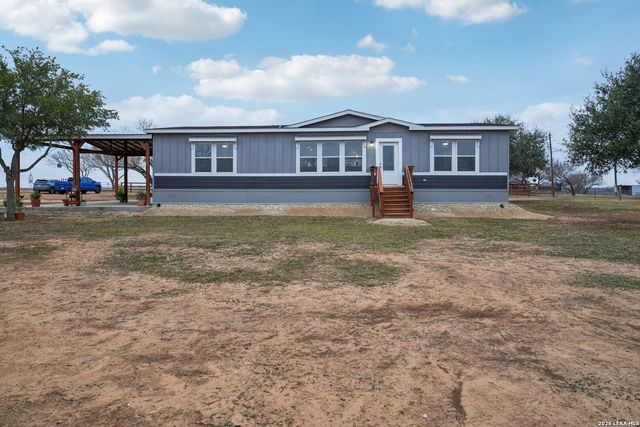 1170 Atascosa County Road 101, Floresville, TX 78114