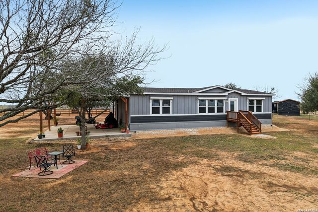 1170 Atascosa County Road 101, Floresville, TX 78114