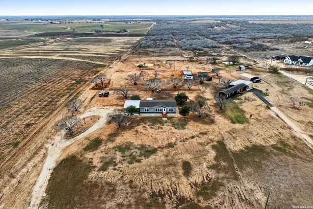 1170 Atascosa County Road 101, Floresville, TX 78114