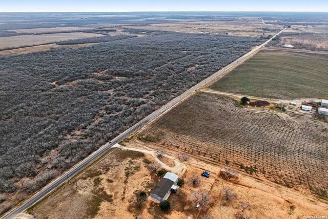 1170 Atascosa County Road 101, Floresville, TX 78114