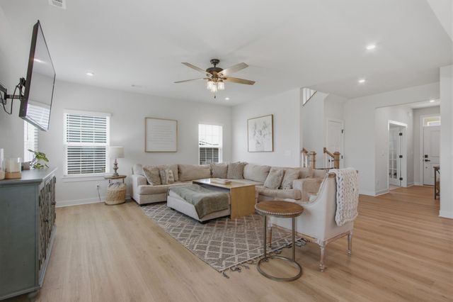 3032 Manchester Dr, Spring Hill, TN 37174