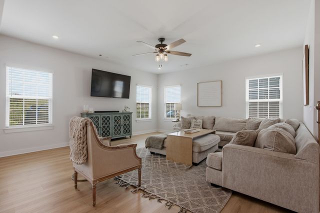 3032 Manchester Dr, Spring Hill, TN 37174