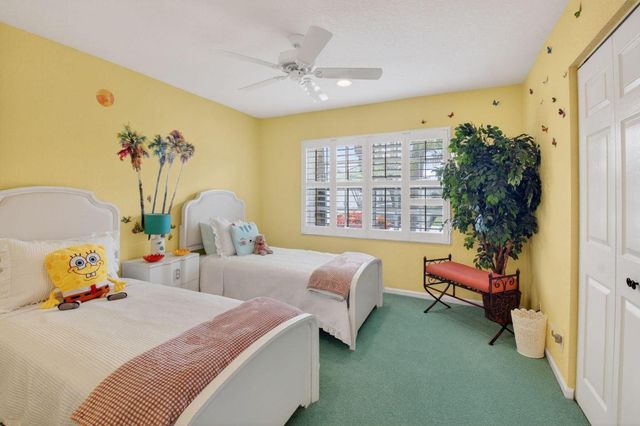 6877 Castlemaine Avenue, Boynton Beach, FL 33437