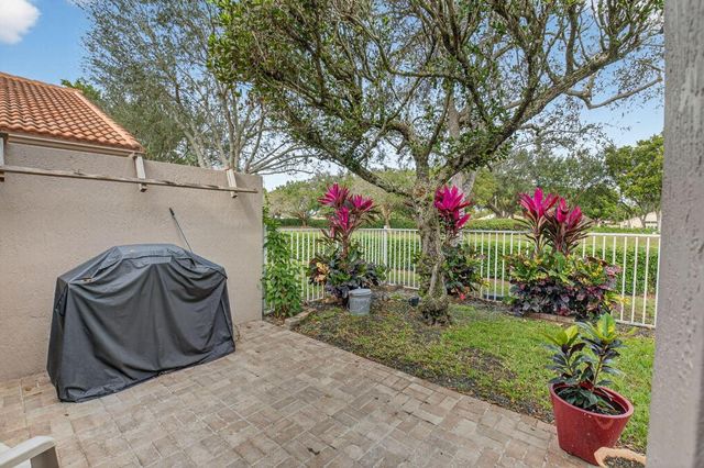 6877 Castlemaine Avenue, Boynton Beach, FL 33437